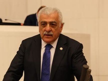 Азербайджан и Турция хотят мирного урегулирования карабахского конфликта - член парламента Турции
