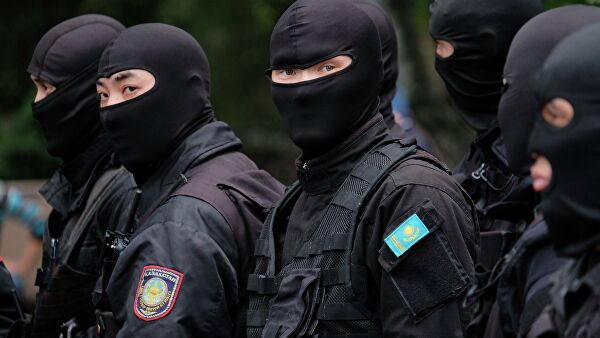 В Казахстане пять полицейских получили ранения во время беспорядков
