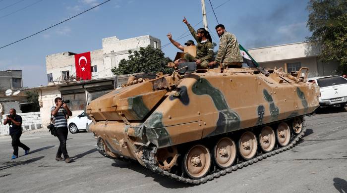Колонна турецких танков пересекла границу с Сирией