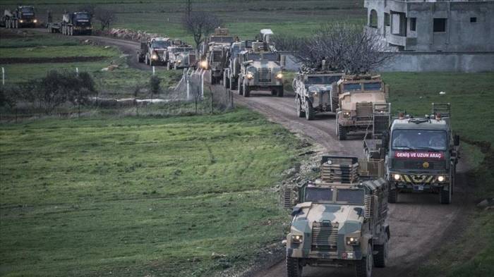 Турция перебрасывает военную технику к границе с Сирией
