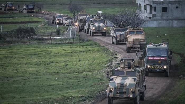 Турция перебрасывает военную технику к границе с Сирией
