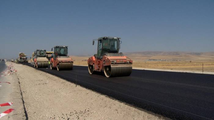 В Азербайджане выделены средства на реконструкцию 36 дорог 
