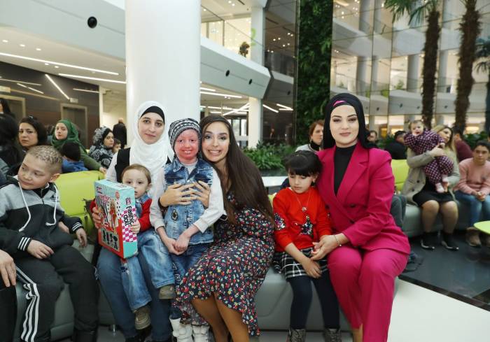 Лейла Алиева встретилась с детьми, страдающими от ихтиоза, болезни бабочки и иммунодефицита - ФОТО