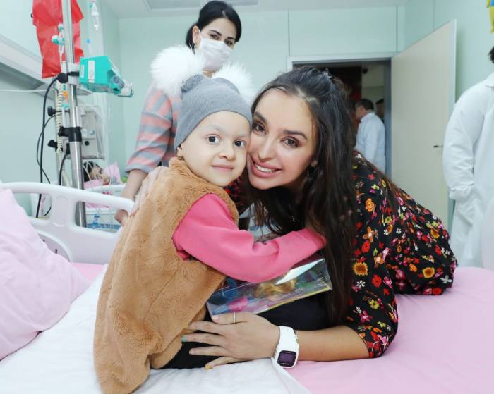 Вице-президент Фонда Гейдара Алиева Лейла Алиева встретилась с детьми, страдающими онкологическими заболеваниями - ФОТО