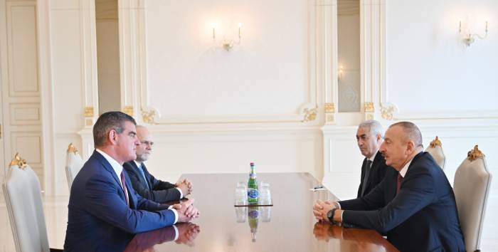 Ильхам Алиев принял председателя Совета директоров компании “Stadler Rail AG” - ФОТО