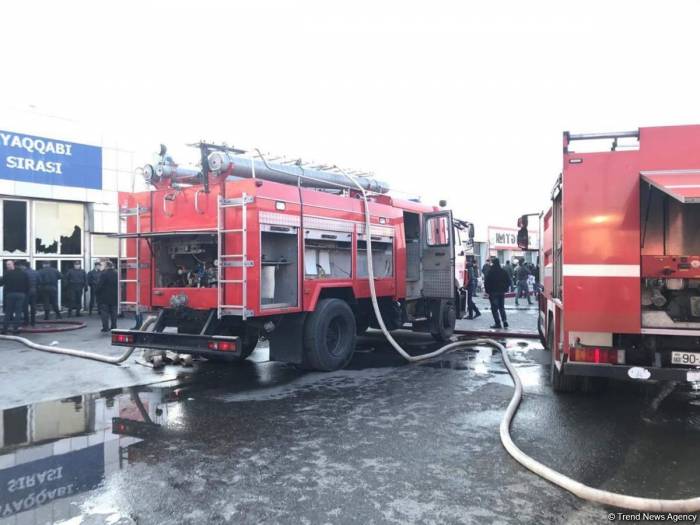 В ТЦ "Садарак" в Баку сгорело 28 магазинов
