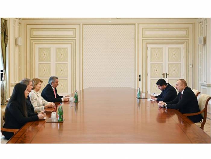 Ильхам Алиев принял делегацию во главе с торговым посланником премьер-министра Великобритании по Азербайджану - ФОТО