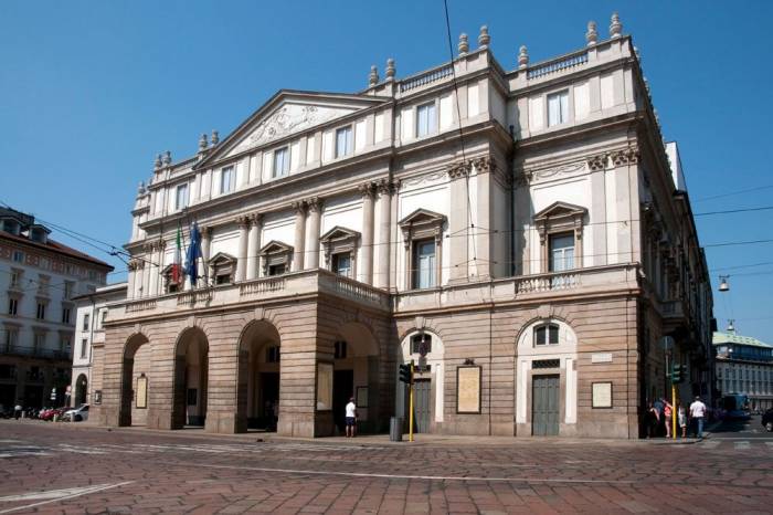 Коронавирус стал причиной отмены всех спектаклей в театре Милана «Ла Скала»