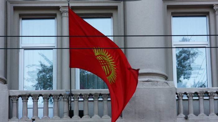 В Москве мужчина пришел с зашитым ртом к посольству Киргизии