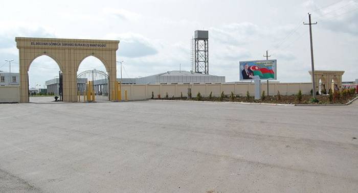 Азербайджан не закрывал таможенные пункты на границе с Ираном