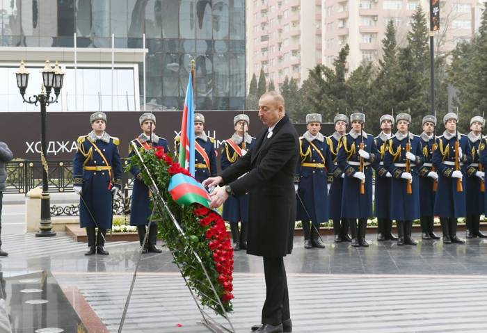Ильхам Алиев и Мехрибан Алиева приняли участие в церемонии поминовения памяти жертв Ходжалинского геноцида - ФОТО