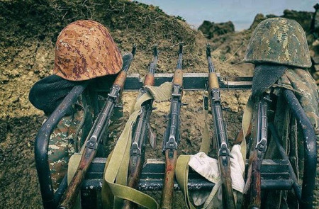 Военнослужащие ВС Армении попали под лавину: трое погибли
