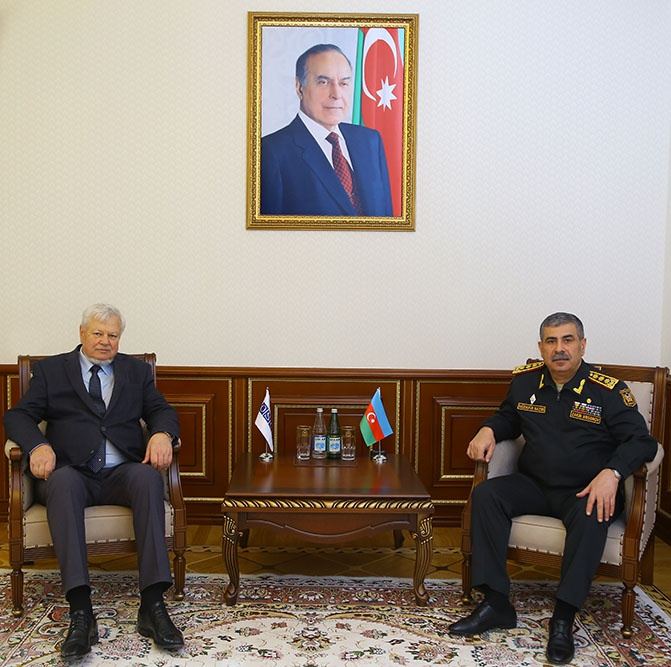 Министр обороны встретился с личным представителем действующего председателя ОБСЕ
