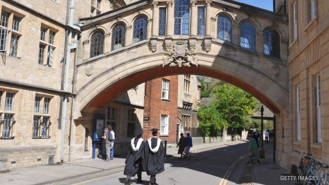 Оксфорд и Кембридж обязали принимать больше студентов из бедных семей
