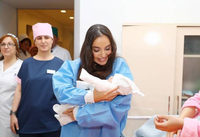 Лейла Алиева побывала в родильном отделении городской клинической больницы № 3 - ФОТО
