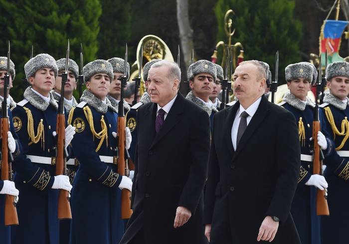 В Баку состоялась церемония официальной встречи Президента Турции Реджепа Тайипа Эрдогана - ФОТО