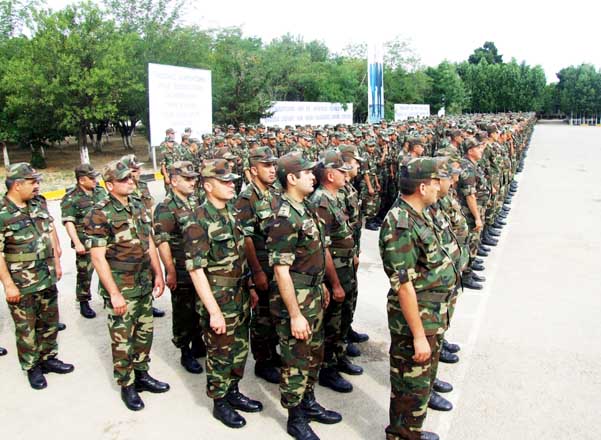 В Азербайджане призыв на воинскую службу продлен до 31 мая