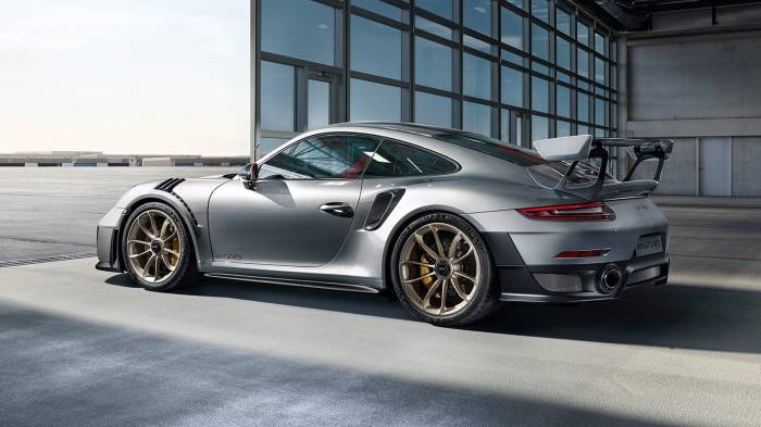 Porsche 911 GT2 хотят продать за $1 млн
