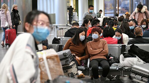 Власти Китая выявили 75 въехавших в страну больных коронавирусом
