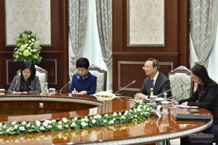 Мирзиёев провел переговоры с китайской делегацией
