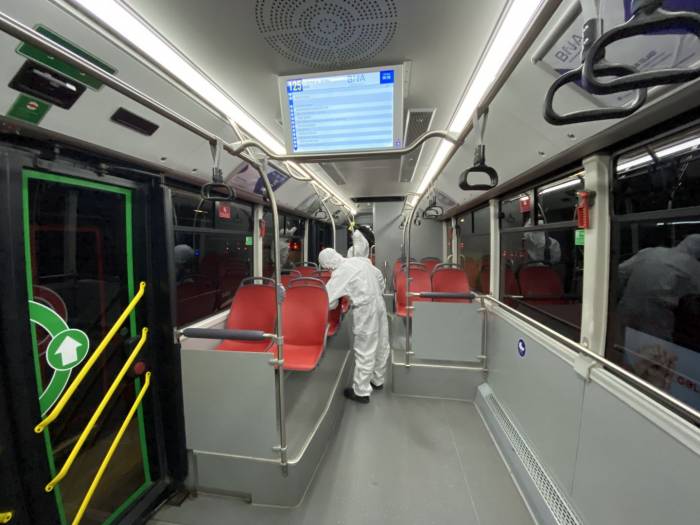 В общественном транспорте продолжаются дезинфекционные меры против коронавируса 