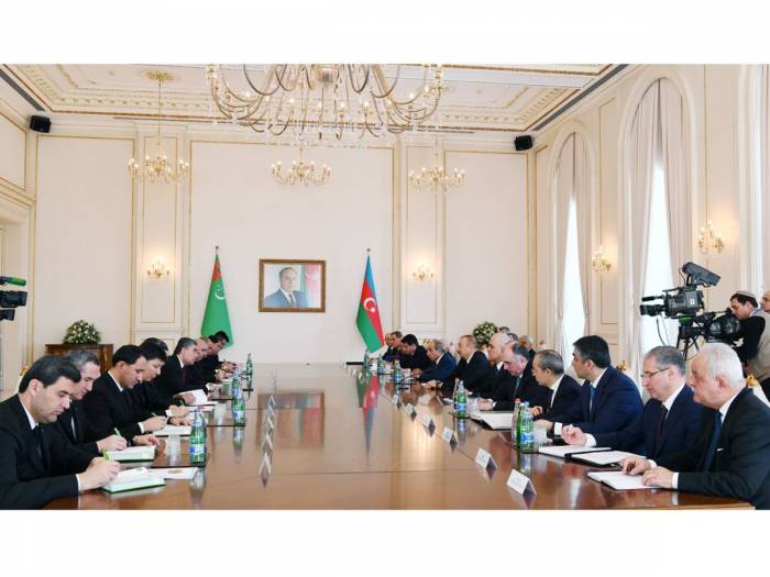 Состоялась встреча в расширенном составе президентов Азербайджана и Туркменистана
