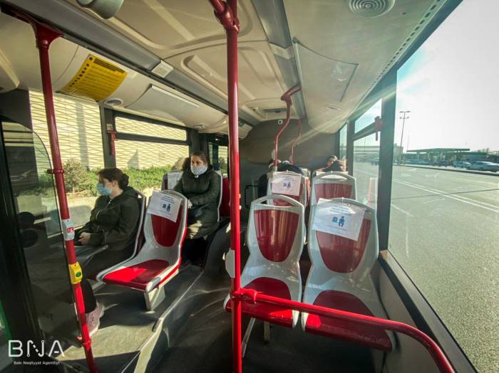 В автобусах BakuBus применяется правило по соблюдению расстояния между пассажирами