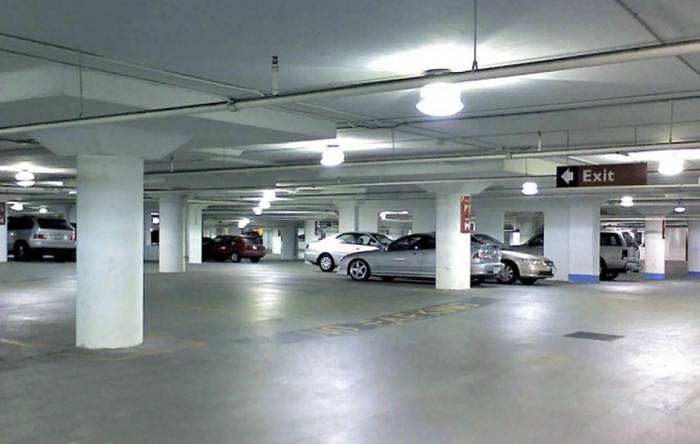 В Баку дезинфицируются подземные гаражи 