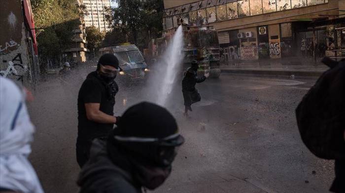 При освещении протестов в Чили пострадал сотрудник «Анадолу»
