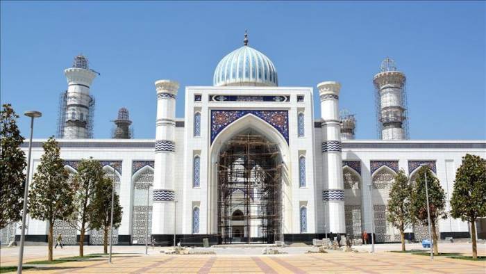 В Таджикистане отложено открытие крупнейшей мечети региона
