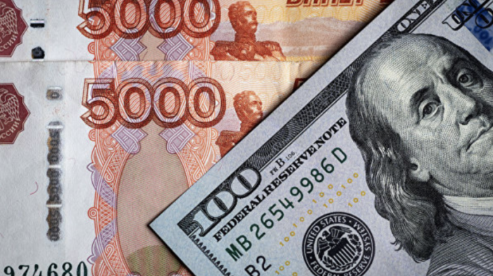 Рубль растёт к доллару и евро
