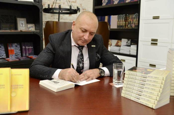Азербайджанский писатель избран в PEN International
