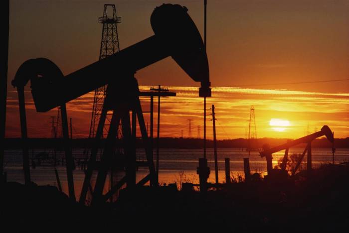 Цена на нефть марки Brent опустилась ниже $48 за баррель
