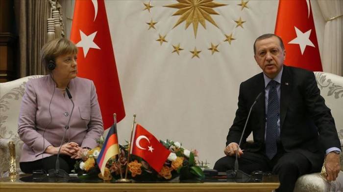 Эрдоган и Меркель обсудили миграционный кризис и Идлиб
