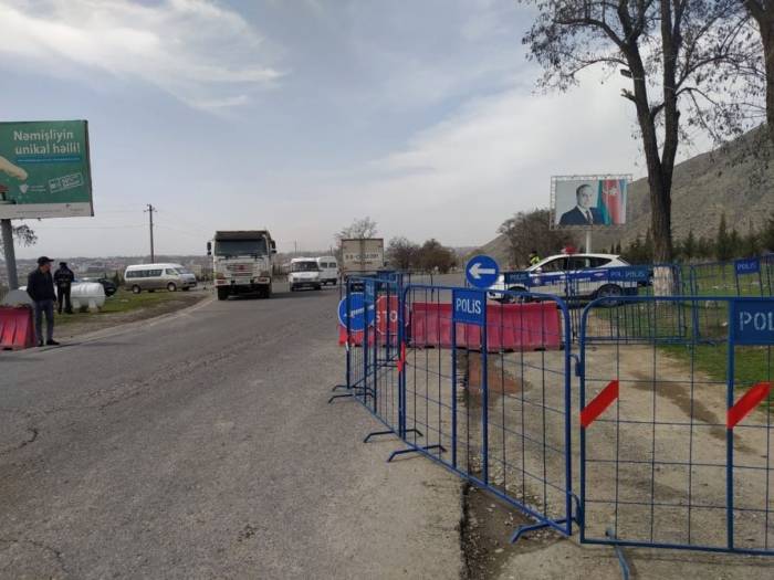 Ограничен въезд и выезд из Шекинского района - ФОТО
