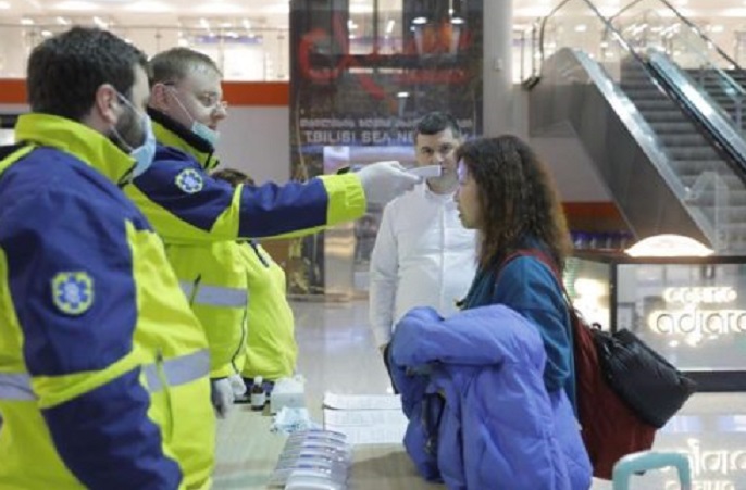 В Грузии семерых пассажиров авиарейса из Милана доставили в инфекционную больницу 