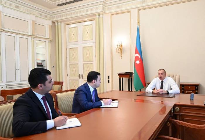 Ильхам Алиев новоназначенному главе ИВ: "Ты же младше, сядь подальше" - ВИДЕО