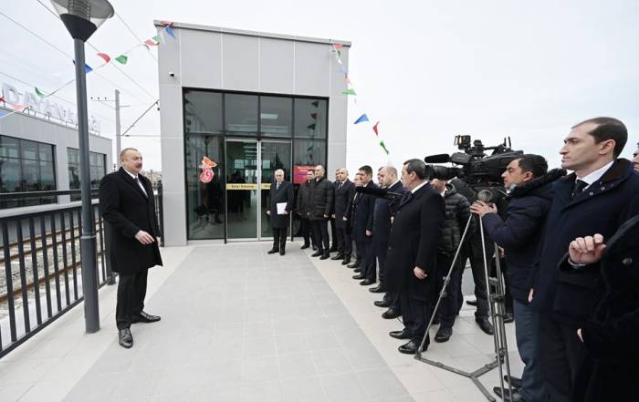 Ильхам Алиев на открытии после реконструкции железной дороги - ФОТО 