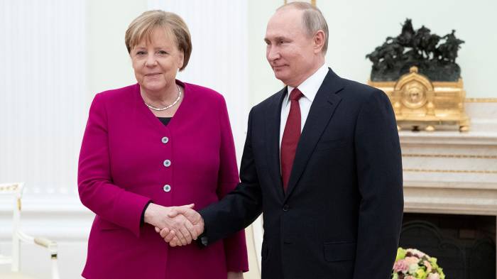 Путин и Меркель провели телефонный разговор по ситуации в Идлибе
