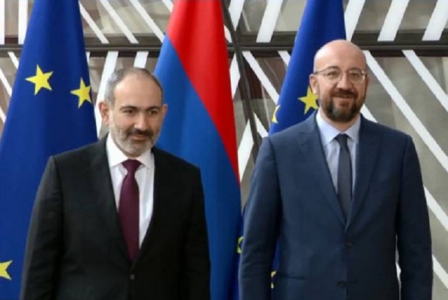 Kак-то неприятно да?: Председатель ЕС встретил Пашиняна без рукопожатия - ВИДЕО