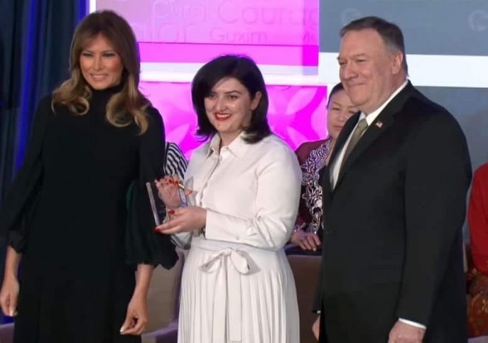 Мелания Трамп и Госсекретарь США  вручили премию азербайджанскому адвокату - ВИДЕО