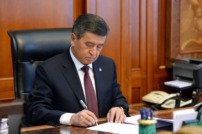 Президент Кыргыстана подписал указ о продлении режима ЧП до 30 апреля
