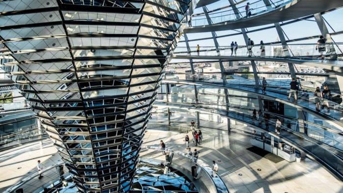 Купол Рейхстага в Берлине останется закрытым для посетителей до сентября