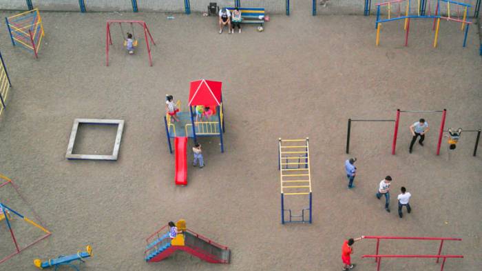 Можно ли гулять на детских площадках и крышах в Нур-Султане
