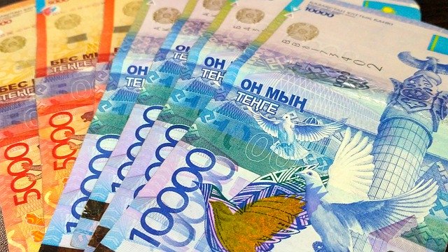 Вице-министр Казахстана объяснил, почему не поступили 42 500 тенге
