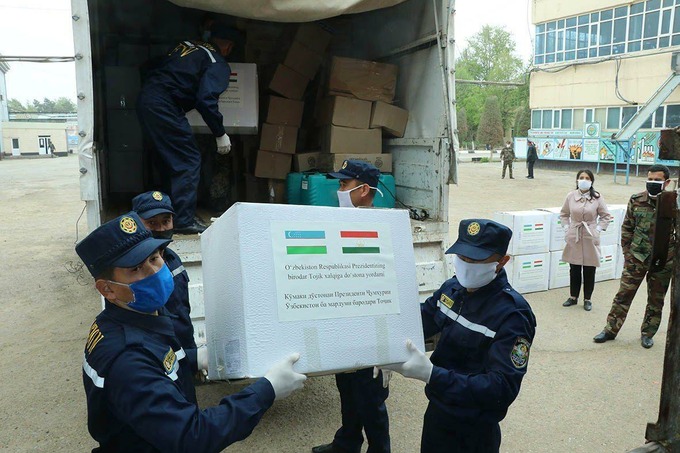 Узбекистан отправил в Таджикистан гуманитарную помощь