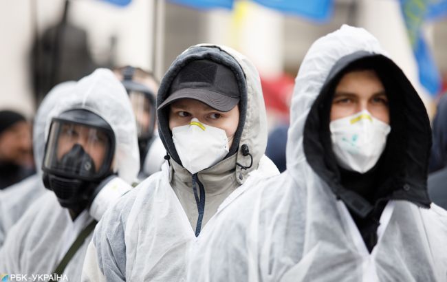 Сколько живет коронавирус на масках: ученые дали шокирующий ответ
