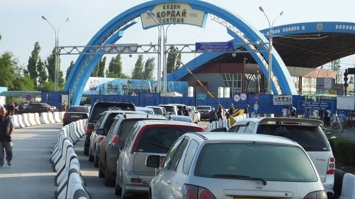 Казахстан закрыл автомобильные пункты пропуска на границе с четырьмя странами
