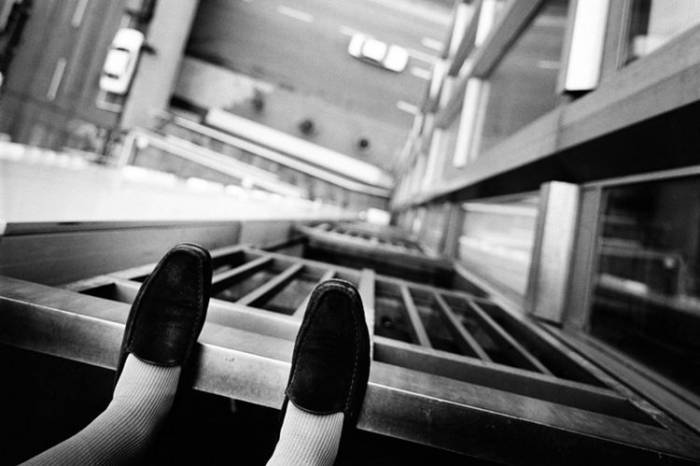 В Баку 71-летняя женщина бросилась с 9-го этажа