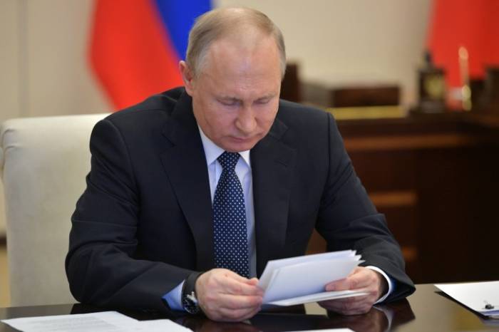 Путин подписал указ о выплате по 5 тысяч рублей на каждого ребенка